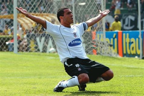 Ídolo Do Corinthians Tevez Fala Sobre Futuro