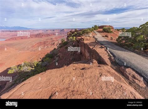 hiking the dead horse trail in dead horse point state park in utah in the usa Stock Photo - Alamy