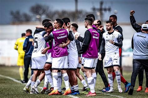 Técnico Cléber Gaúcho comemora virada e situação do XV de Piracicaba na