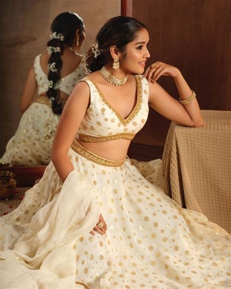 Actress Anikha Surendran Looks Gorgeous In Latest Photoshoot Oneindia