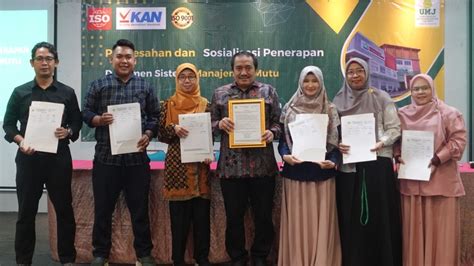 Rektor UMJ Sahkan Kebijakan Mutu ISO 9001 2015