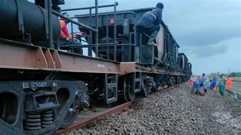 Semarang Banjir Kai Pastikan Perjalanan Kereta Api Lintas Utara Jawa