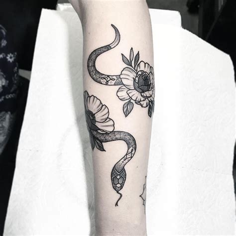 Update 72+ wrapped snake tattoo - in.cdgdbentre