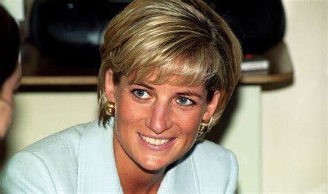 Princess Diana S Stunning Engagement Ring Dodi Fayed Bought For