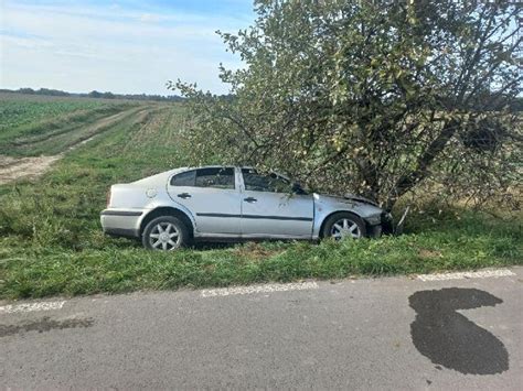 Tragiczny wypadek na drodze w Karolinowie Kierowca zmarł w szpitalu