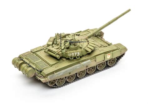 Zvezda 1/72 scale Russian Main Battle Tank T-72B3 plastic model kit review | FineScale Modeler ...