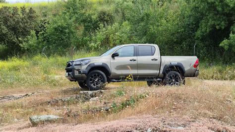 Prueba Toyota Hilux Invincible 2 8D espíritu RACER aventura