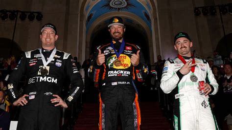 Martin Truex Jr Roars Back To Win Busch Light Clash His First Cup