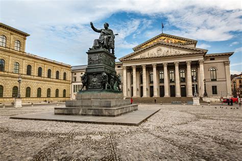 Entdecken Sie Das Geheimnis Hinter Den Kulissen Des Deutschen Theaters