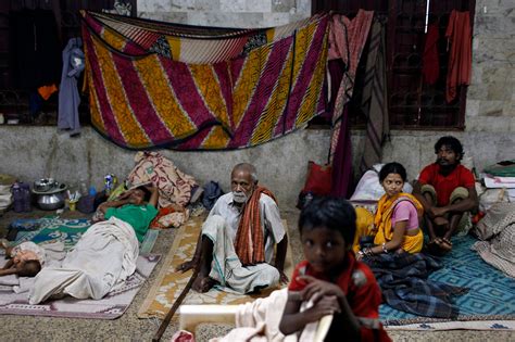 800,000 Evacuated as Powerful Cyclone Hits India - The New York Times