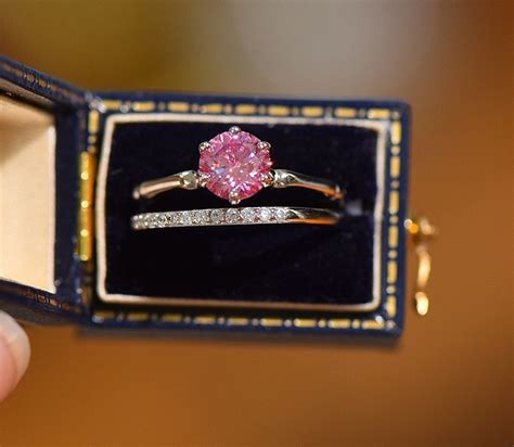 Pink Moissanite Ring And Wedding Band Set 1 Ct Moissanite Ring 設計館