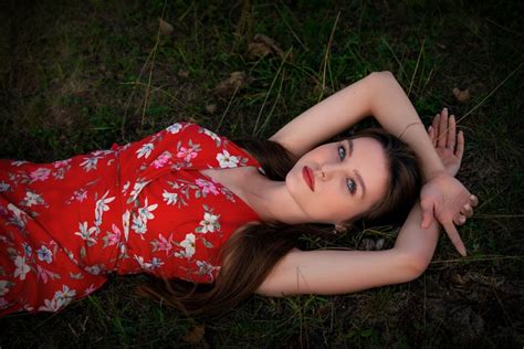 Model K Lipstick Blue Eyes Lying Down Dress Brunette Woman Hd