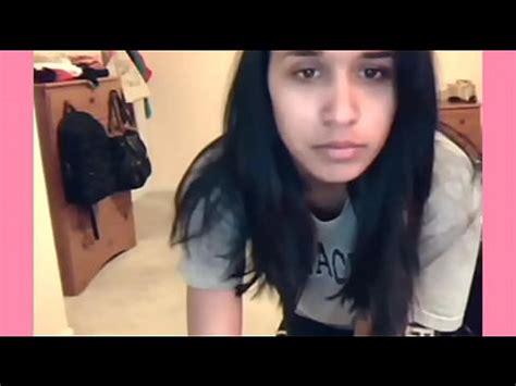 QUITANDOSE LA ROPA FRENTE AL WEBCAM XVIDEOS