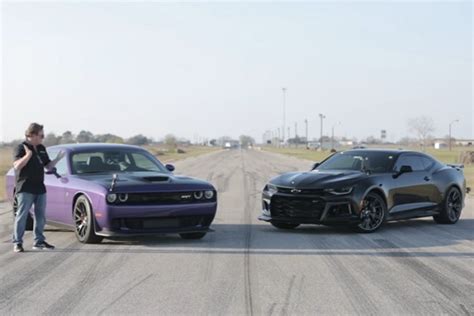 Dodge Challenger Srt Hellcat Vs Chevrolet Camaro Zl Cu L Es M S