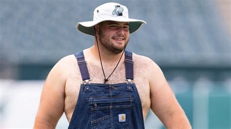 Eagles rookie Landon Dickerson stuns with pregame outfit | Fox News