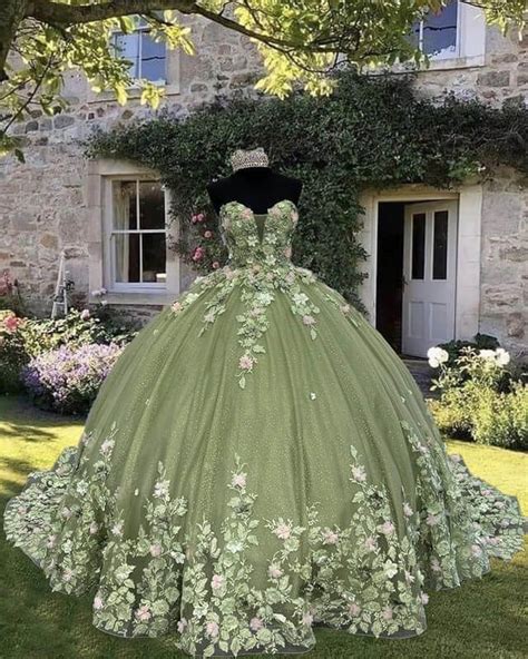 Pin By Isabel Draiman On Xv Verde Quinceanera Themes Dresses Quince