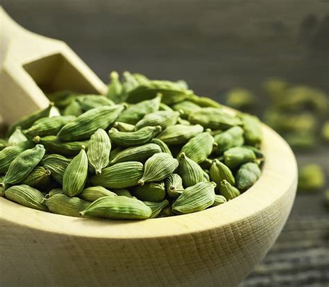 Green Cardamom Amiras Agro And Foods