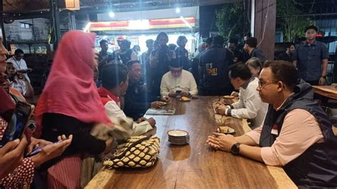 Anies Baswedan Nongkrong Di Warung Milik Kader Pdip Jember Warganya