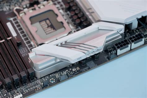 机甲风更浓了：华硕rog Strix Z690 A Gaming Wifi吹雪主板图赏 快科技 科技改变未来