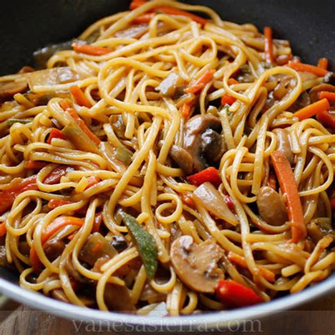 Fideos Con Verduras Y Salsa De Soja