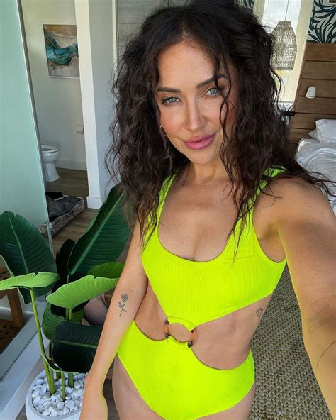 Kaitlyn Bristowe Shows Off Abs In Neon Cut Out Bathing Suit