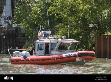 Coast Guard Patrol Boat In The Chicago River Stock Photo Alamy