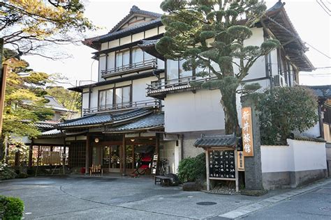 静岡・修善寺 文人墨客の息遣いを 感じる宿「新井旅館」。風呂嫌いの 芥川龍之介も唸った文化財の温泉宿へ 有形文化財に泊まる