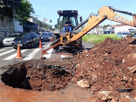 Cratera causa transtornos para motoristas no Centro de Ribeirão Preto