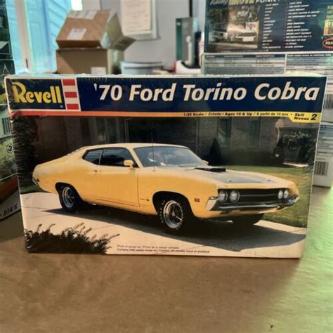 NEW Revell 70 1970 FORD TORINO COBRA 1 25 Scale Model Kit 85 2353