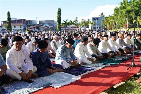 Shalat Idul Adha Hijriyah Di Lapangan Daagon Lolak Pj Bupati Dr