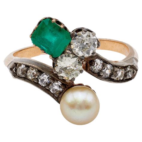 Belle Époque French Emerald And Diamond 18k Yellow Gold Platinum Toi Et Moi Ring For Sale At 1stdibs