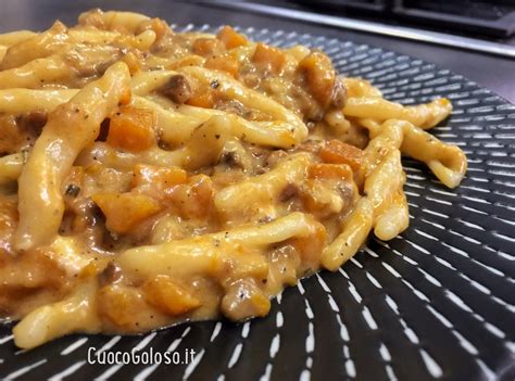 Strozzapreti Con Zucca Porcini E Taleggio