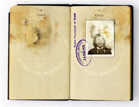 Open Old British Passport — Stock Photo © Davincidig 100642740