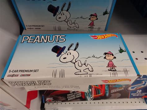 J And J Toys Hot Wheels Toys R Us Exclusive Premium Peanuts Set