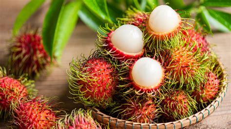 How To Eat Rambutan And What Flavors To Expect