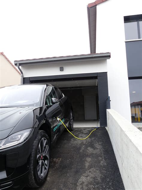 Installer une borne de recharge électrique à la maison Tradimaisons