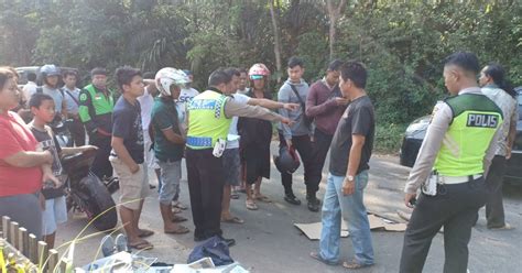 Dua Sepeda Motor Adu Kambing Di Jalan Talang Betutu Lama