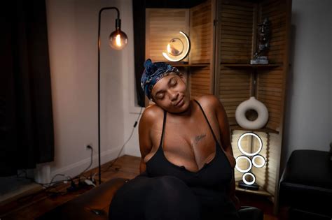 Cute BBW Amateur Shows Her Big Saggy Tits Nude Pics XHamster