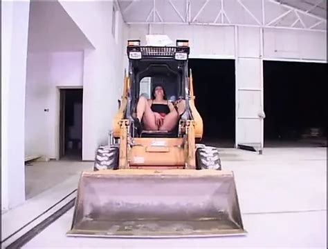 Une grosse MILF poilue se fait baiser et éjaculer dans la bouche xHamster