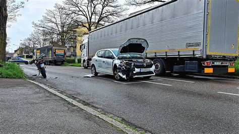 Friedrichshafen Zwei Menschen Verletzt B Nach Schwerem Unfall