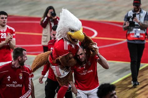 Voleibol Benfica Sagra Se Pentacampe O Ao Bater O Sporting Na Negra