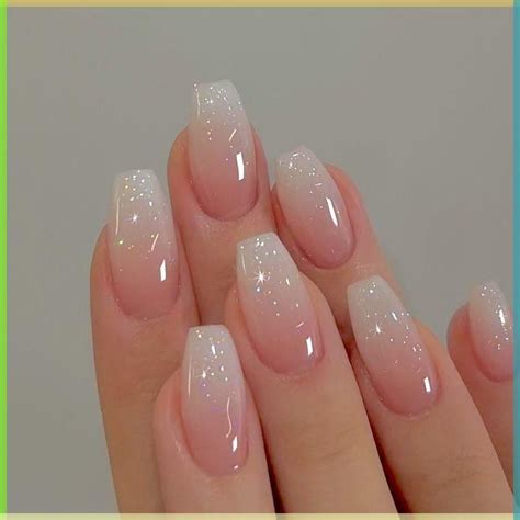 Nude Nails With Gold Detail Nail Designs Nail Art Almond Nails