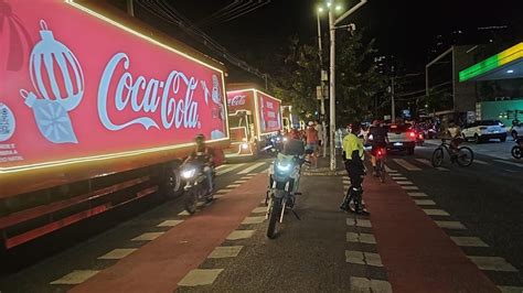 Caravana De Natal Caminh Es Da Coca Cola Percorre Ruas De Jo O