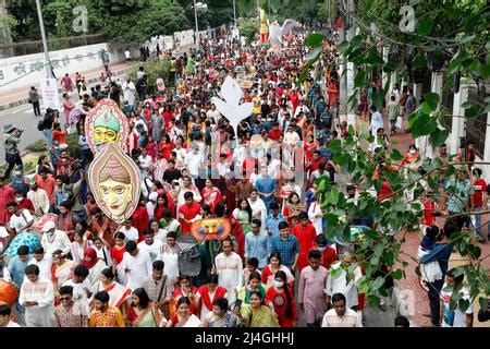 Les Bangladais Assistent Mangal Shobhajatra Un Rassemblement Pour