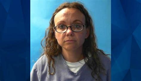 Naked Florida Woman Masturbates In Front Of Deputies After Menacing Store Clerks With Vegetable