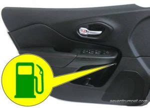 how to open jeep gas cap