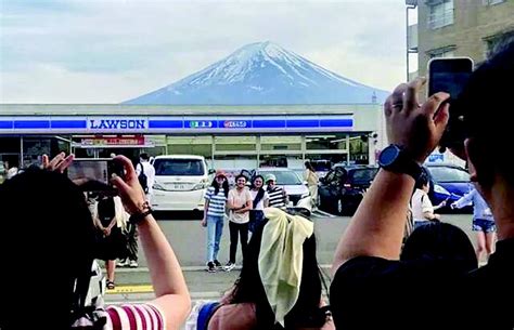 不堪游客打卡富士山之扰日本小镇拉黑网遮挡山景 A09版－半岛晨报数字版