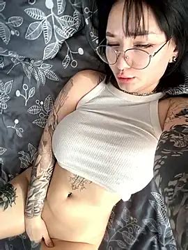 Leilatinytraveler Fully Naked Stripping On Cam For Live Porn Movie Chat