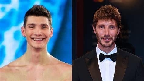 Stefano De Martino Con La Stessa Camicia Ad Affari Tuoi Il Conduttore