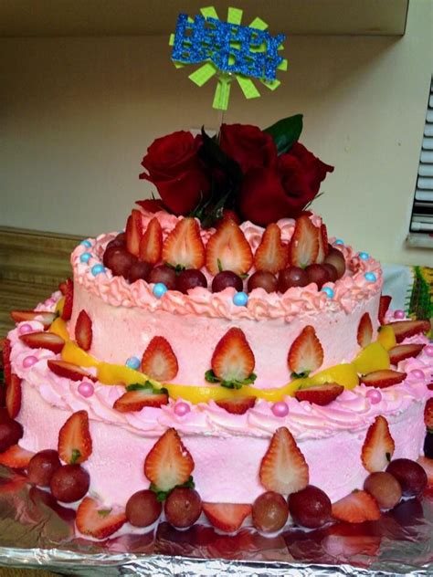 Dos Pisos Tres Leches Decorado Con Fruta Y Rosas Rojas Pastel De Frutas Tarta De Fresas